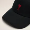 Gorra de algodón con bordado Ami de Coeur en negro Gorra de algodón con bordado Ami de Coeur en negro