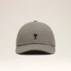 Gorra de algodón gris con bordado «Ami de Coeur» Gorra de algodón gris con bordado «Ami de Coeur»