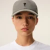 Gorra de algodón gris con bordado «Ami de Coeur» Gorra de algodón gris con bordado «Ami de Coeur»