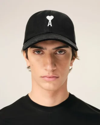Gorra de algodón negro con parche de fieltro Ami de Coeur Gorra de algodón negro con parche de fieltro Ami de Coeur