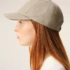 Gorra de nylon beige con tachuelas Ami de Coeur Cap Gorra de nylon beige con tachuelas Ami de Coeur Cap