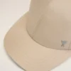 Gorra de nylon beige con tachuelas Ami de Coeur Cap Gorra de nylon beige con tachuelas Ami de Coeur Cap