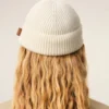 Gorro de lana blanca con etiqueta de cuero Ami