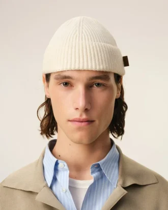 Gorro de lana blanca con etiqueta de cuero Ami Gorro de lana blanca con etiqueta de cuero Ami