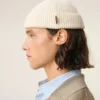 Gorro de lana blanca con etiqueta de cuero Ami