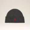 Gorro de lana gris con Ami de Coeur en contraste Gorro de lana gris con Ami de Coeur en contraste