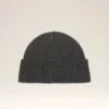 Gorro de lana gris con Ami de Coeur en contraste Gorro de lana gris con Ami de Coeur en contraste