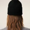Gorro de lana negro con Ami de Coeur en contraste Gorro de lana negro con Ami de Coeur en contraste