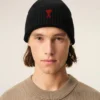 Gorro de lana negro con Ami de Coeur en contraste Gorro de lana negro con Ami de Coeur en contraste