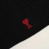 Gorro de lana negro con Ami de Coeur en contraste Gorro de lana negro con Ami de Coeur en contraste