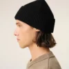 Gorro de lana negro con Ami de Coeur en contraste Gorro de lana negro con Ami de Coeur en contraste
