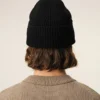 Gorro de lana negro con Ami de Coeur en contraste Gorro de lana negro con Ami de Coeur en contraste