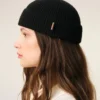 Gorro de lana negro con etiqueta de cuero «Ami»