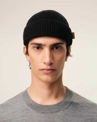 Gorro de lana negro con etiqueta de cuero «Ami» Gorro de lana negro con etiqueta de cuero «Ami»