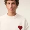 Jersey de cuello redondo de lana natural con Ami de Coeur en contraste Jersey de cuello redondo de lana natural con Ami de Coeur en contraste
