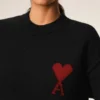 Jersey de cuello redondo de lana negra con Ami de Coeur en contraste Jersey de cuello redondo de lana negra con Ami de Coeur en contraste