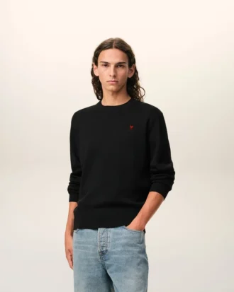 jersey de cuello redondo de lana negra con ami de coeur en contraste 2 2 330x413 - Jersey de cuello redondo de lana negra con Ami de Coeur en contraste