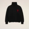 Jersey negro de cuello alto de lana con «Ami de Coeur» en contraste Jersey negro de cuello alto de lana con «Ami de Coeur» en contraste
