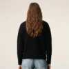 Jersey negro de cuello alto de lana con «Ami de Coeur» en contraste Jersey negro de cuello alto de lana con «Ami de Coeur» en contraste