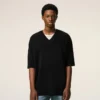 Jersey negro de manga corta y cuello en V de lana