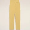Pantalones amarillos de lana nueva con cinturón envuelto