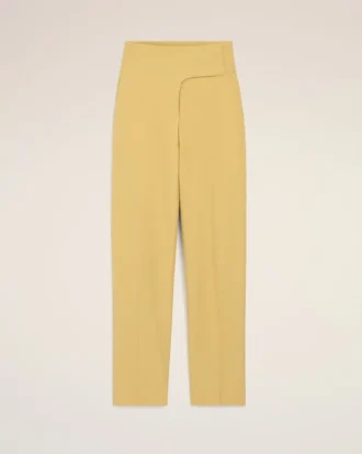 Pantalones amarillos de lana nueva con cinturón envuelto