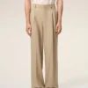 Pantalones anchos de cintura baja de lana nueva en color beige