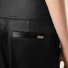 Pantalones con cinturón de satén negro con hebilla Pantalones con cinturón de satén negro con hebilla