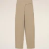 Pantalones con cinturón envuelto de algodón beige Pantalones con cinturón envuelto de algodón beige