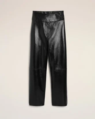 Pantalones con cinturón envuelto en piel de cordero negra
