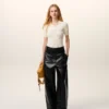 Pantalones con cinturón envuelto en piel de cordero negra