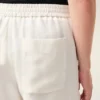 Pantalones cortos Ami de Coeur de lino mezclado en color beige con cintura elástica