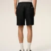 Pantalones cortos Ami de Coeur de nailon negro con cintura elástica y tachuelas