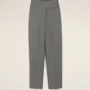 Pantalones cruzados con cinturón de lana virgen gris
