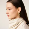 Pendientes de latón dorado con perlas Pendientes de latón dorado con perlas
