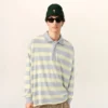 Polo de algodón con tiras en gris y amarillo Polo de algodón con tiras en gris y amarillo