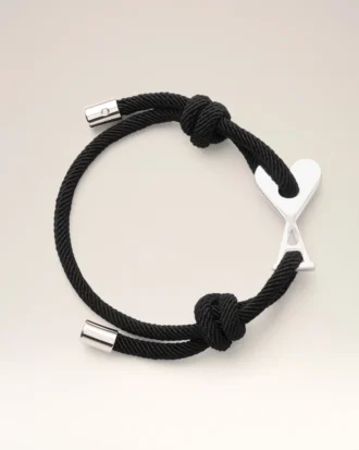 Pulsera Ami de Coeur de cordón negro y latón plateado Pulsera Ami de Coeur de cordón negro y latón plateado