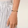 Pulsera Ami De Cœur de latón negro con perlas de verano doradas