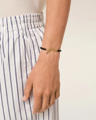 Pulsera Ami De Cœur de latón negro con perlas de verano doradas Pulsera Ami De Cœur de latón negro con perlas de verano doradas