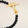 Pulsera Ami De Cœur de latón negro con perlas de verano doradas