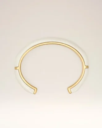 Pulsera de latón blanco martillado lacado
