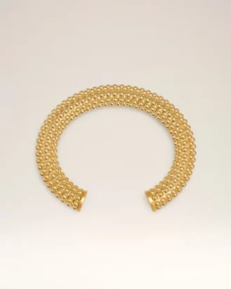 Pulsera de latón dorado con perlas