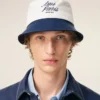 Sombrero Ami Paris de algodón azul y blanco