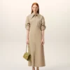 Vestido camisero entallado de algodón beige