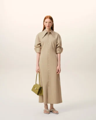 Vestido camisero entallado de algodón beige