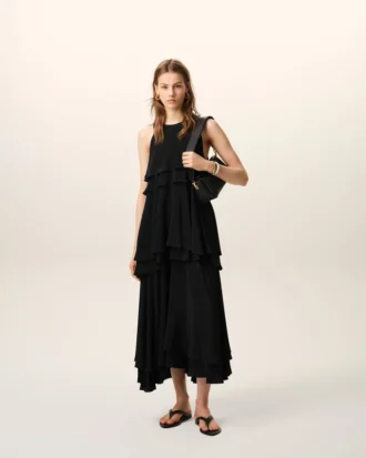 Vestido largo negro de mezcla de seda con volantes