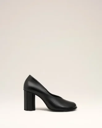 Zapatos de salón con puntera anatómica en piel negra