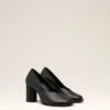 Zapatos de salón con puntera anatómica en piel negra Zapatos de salón con puntera anatómica en piel negra