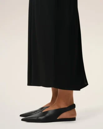 Zapatos de tacón con punta afilada de piel de cordero negra